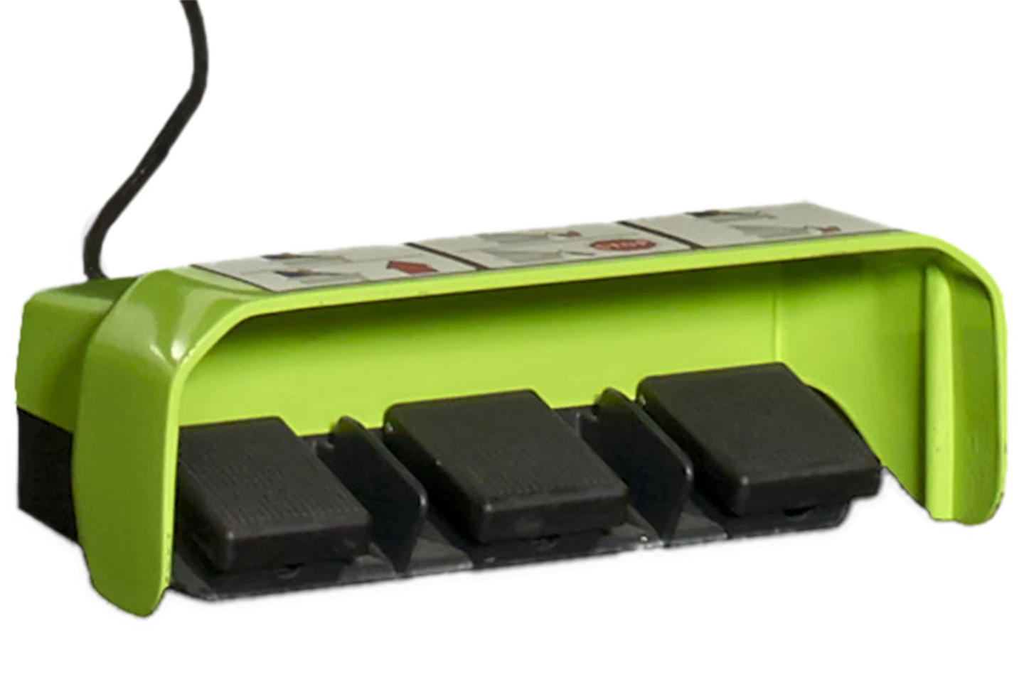 fotpedal till kantvikmaskin mot vit bakgrund