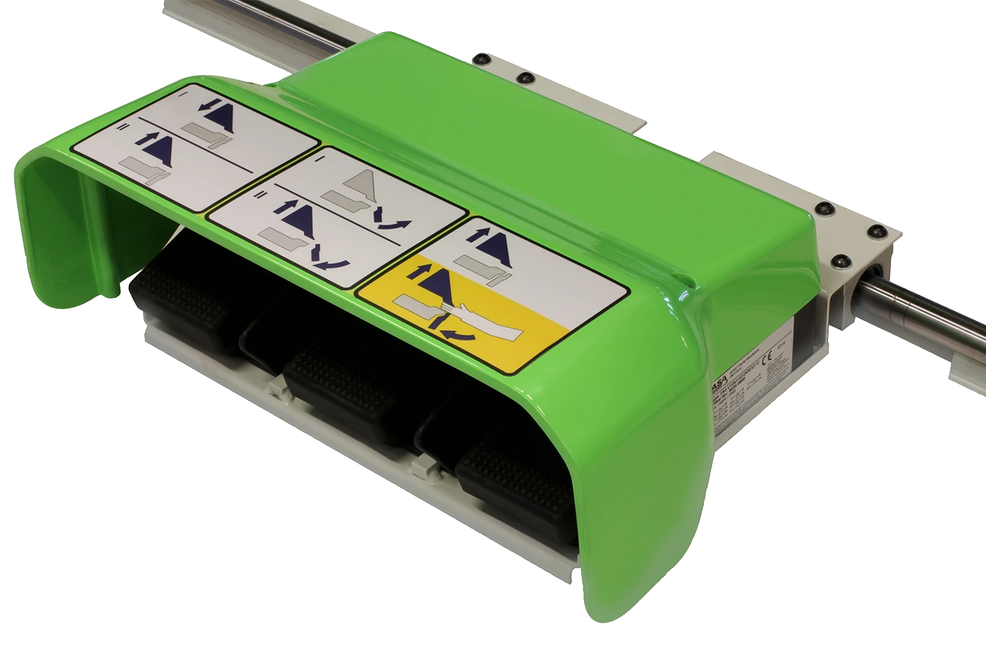 flyttbar fotpedal på skena till kantvikmaskin mot vit bakgrund