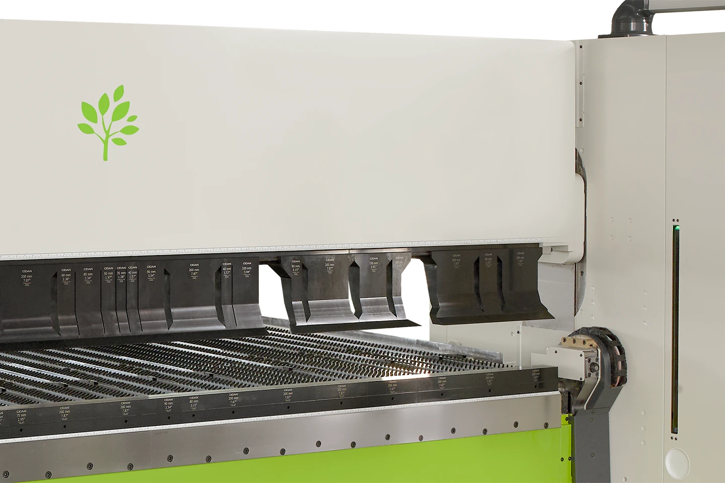 kantvikmaskin forma z med överbalk utan rotation mot vit bakgrund