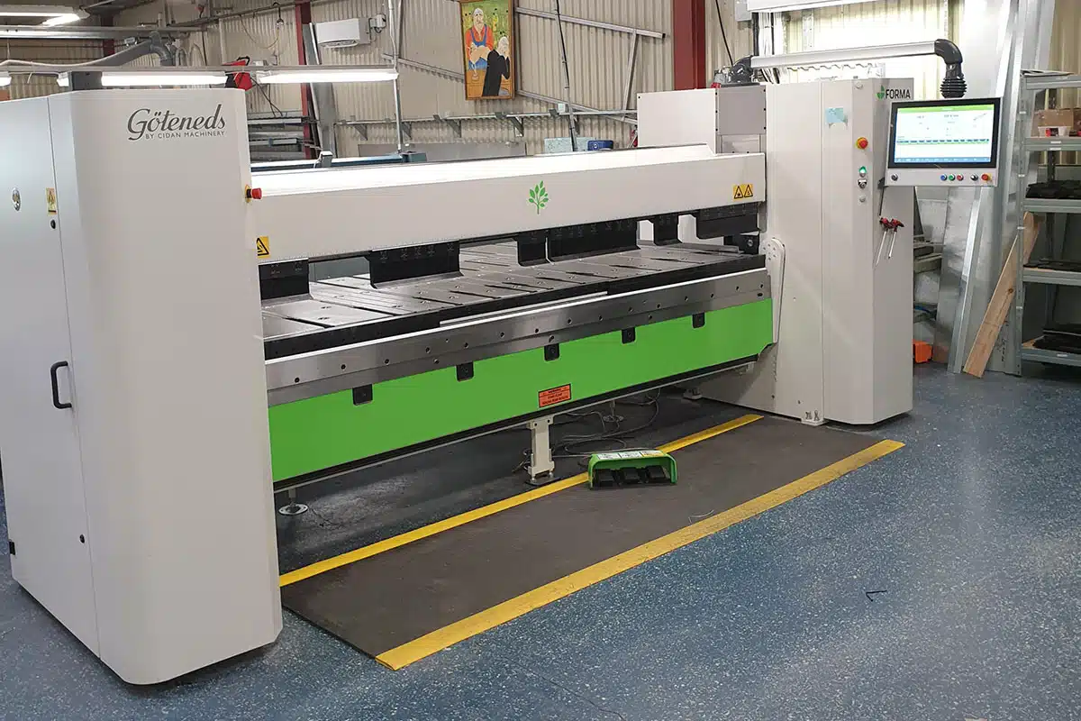 RAPIDO-sax, en FORMA 30 Multifold kantvikmaskin