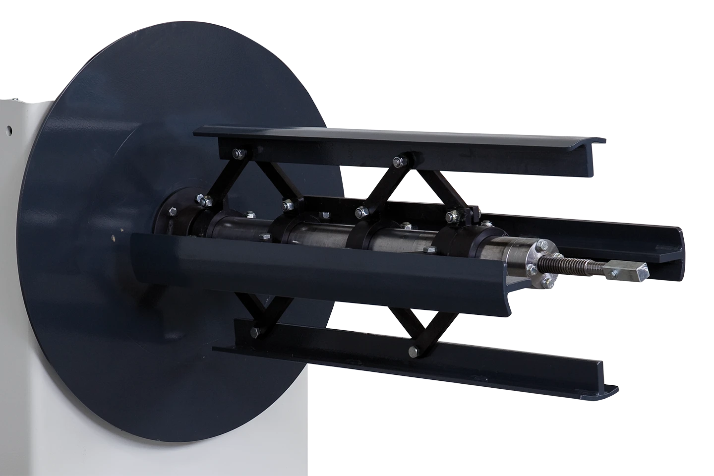 centrumdorn med större diameter på en manuell haspel mot vit bakgrund