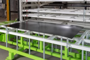 plåt lastas i stackmaster plåtlagringssystem