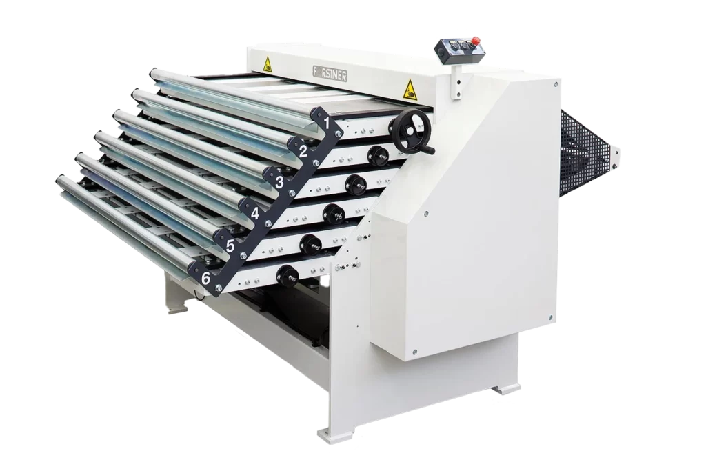 programmerbar coilväljare för plåthantering före klippsträcka mot vit bakgrund