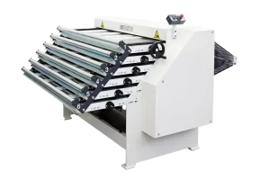 programmerbar cilväljare för plåthantering före klippsträcka mot vit bakgrund