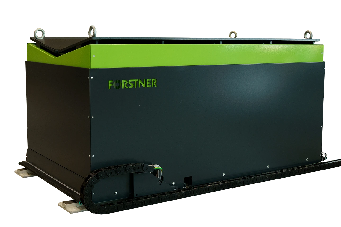 coilvagn för plåtcoils mot vit bakgrund