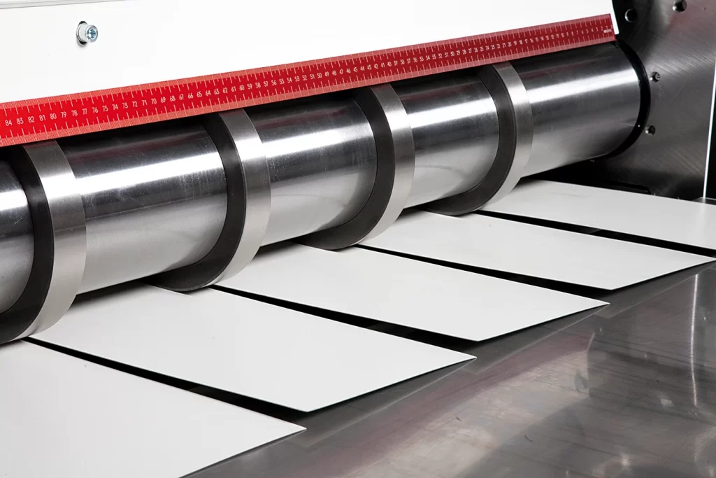 plåt spaltas i en klippsträcka från forstner